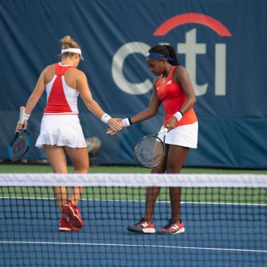 Coco Gauff (ABD) ve Caty Mcnally (ABD) 3 Ağustos 2019'da Washington Dc'de düzenlenen Citi Open tenis turnuvasında çiftler şampiyonluğu sırasında