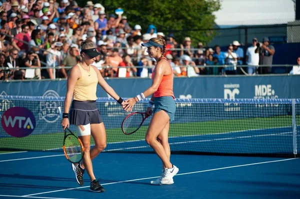 玛丽亚 桑切斯 和范妮 斯托拉尔 匈牙利 在2019年8月3日于华盛顿特区举行的花旗网球公开赛上 — 图库照片