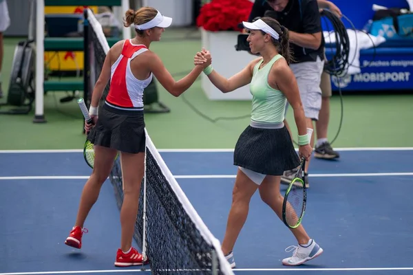 杰西卡 佩古拉 和安娜 卡林斯卡娅 俄罗斯 参加2019年8月3日在华盛顿举行的花旗网球公开赛 — 图库照片