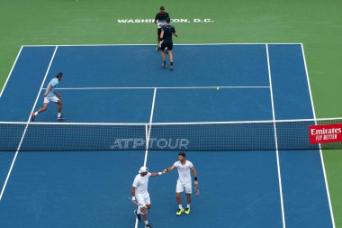Kuzgun Klaasen (Rsa) ve Michael Venus (Nzl) 4 Ağustos 2019'da Citi Açık tenis turnuvasının finalinde 