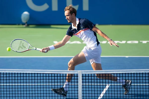 Daniil Medvedev (Rus), 4 Ağustos 2019'da Washington Dc'de düzenlenen Citi Open tenis turnuvasının finalinde Nick Kyrgios'a (Aus, resimde değil) düşüyor.