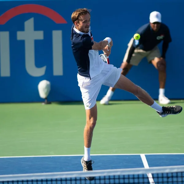 Daniil Medvedev (Rus), 4 Ağustos 2019'da Washington Dc'de düzenlenen Citi Open tenis turnuvasının finalinde Nick Kyrgios'a (Aus, resimde değil) düşüyor.