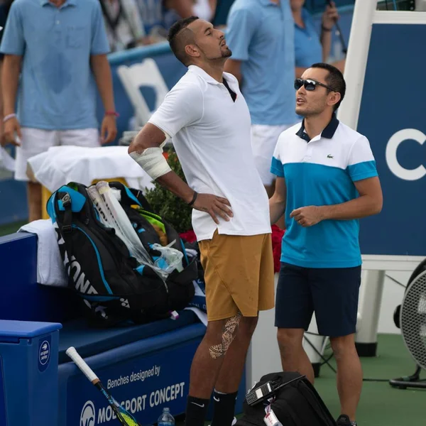 Nick Kyrgios Aus Behandlas För Ryggvärk Sin Seger Över Daniil — Stockfoto