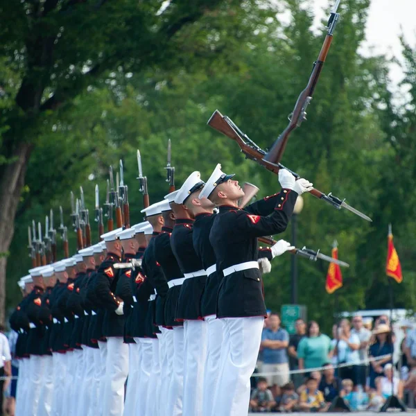 Marine Corps Sunset Parade Featuring Silent Drill Platoon — Stock Photo, Image