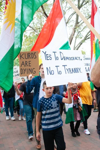 Manifestantes Manifiestan Para Defender Los Kurdos Oponerse Invasión Turca Rojava —  Fotos de Stock