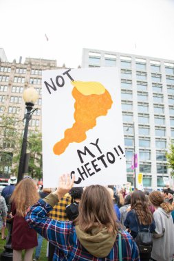 13 Ekim 2019 'da Washington, DC' de Başkan Donald Trump 'ın görevden alınması için yapılan iddianameye katılanlar