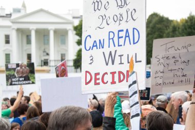 Türk uyruklular, 13 Ekim 2019 'da Washington, DC' deki Pkk terör örgütünü kınamak üzere Beyaz Saray önünde toplandılar