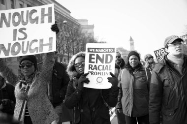 Göstericiler 13 Aralık 2014 'te Washington DC' deki Siyahi Yaşamlar Önemi hareketine destek veriyorlar