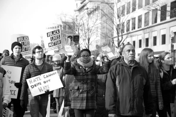 示威者表示支持2014年12月13日在华盛顿特区举行的黑人生命物质运动 — 图库照片
