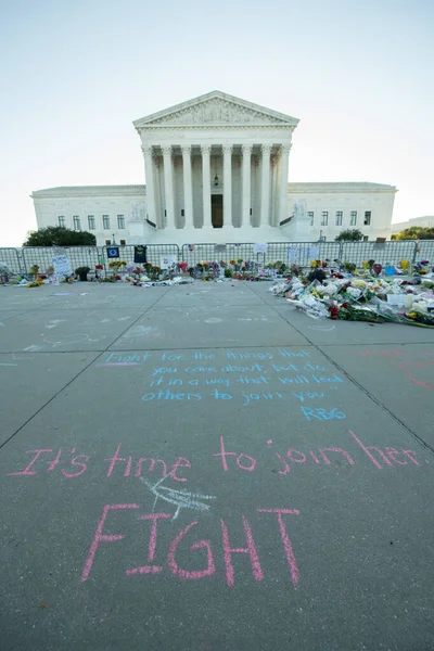 Notas Flores Dejan Corte Suprema Los Estados Unidos Memoria Difunta — Foto de Stock