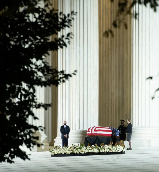 Supreme Court Justice Ruth Bader Ginsburg Lies Repose Supreme Court — Stock Photo, Image
