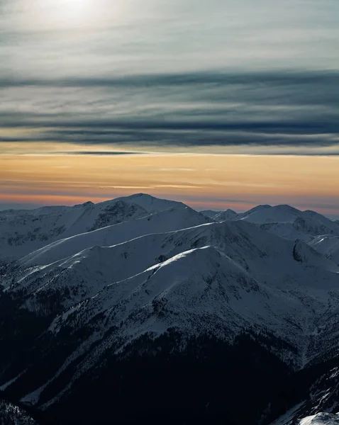 Paisagem Dramática Inverno Com Pôr Sol Sobre Montanhas Tatra Zakopane — Fotografia de Stock