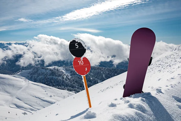 Inclinação Número Sinais Snowboard Borda Pista Esqui Neve Dia Inverno — Fotografia de Stock