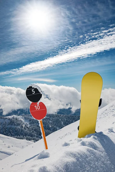 Slope Number Signs Snowboard Standing Upright Edge Ski Slope Snow — Stock Photo, Image