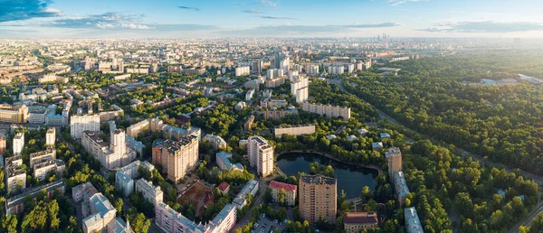 Sokolniki bölgesi üzerinde Moskova'nın havadan görünümü — Stok fotoğraf