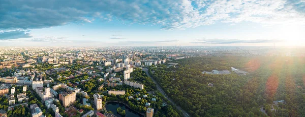 Luftaufnahme von Moskau über dem Stadtviertel Sokolniki — Stockfoto