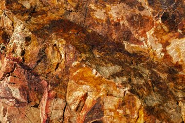 Mineral renkli kayalar görünümü