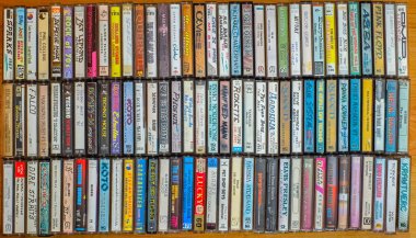 Giurgiu, Romanya - 21 Nisan 2016. Ses kaset koleksiyonu, üst görünüm