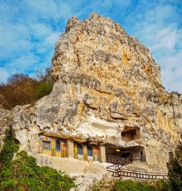 Antik basarbovo rock kilisede