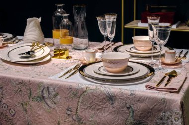 zarif masa aranjmanı, görünümü Kapat