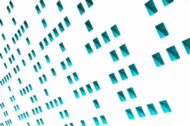 beyaz duvar üzerinde yeşil şekiller