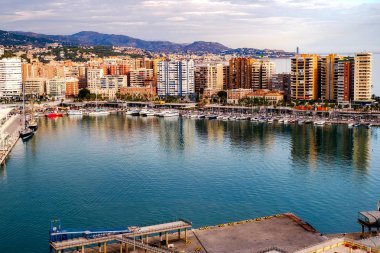 Malaga, İspanya - 25 Kasım 2017. Malaga harbor, Costa del sol, İspanya.