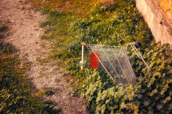 abandoned shoping cart, close view