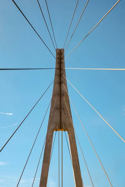 Betong Och Kablar Blå Himmel — Stockfoto