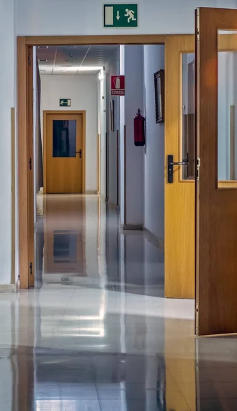 Empty Lobby Exit Sign — Stock Photo, Image