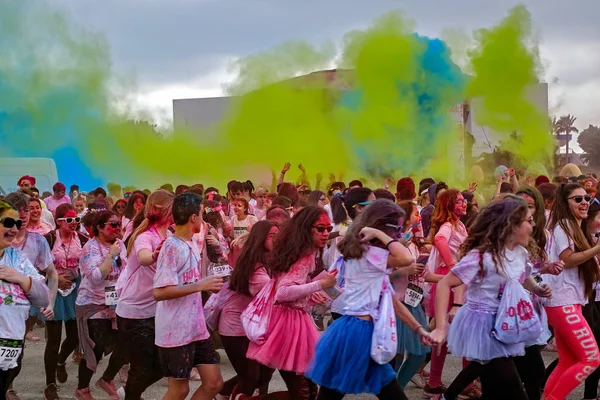 Malaga Spanien Februar 2018 Glückliche Junge Leute Feiern Holi Life — Stockfoto