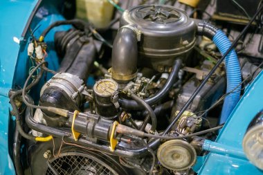 Eski araba motoru, görünümü Kapat