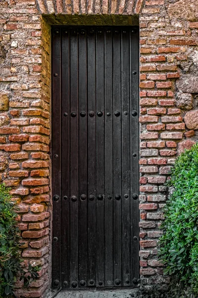 Средневековая Деревянная Дверь — стоковое фото