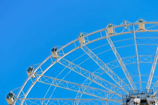 Weißes Riesenrad Blauen Himmel — Stockfoto