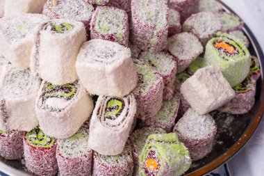 Renkli jöle karışımı şeker rulo tatlı jöle ve lezzet meyve