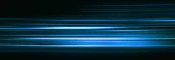 Karanlıkta soyut mavi ışık izleri, hareket bulanıklığı etkisi