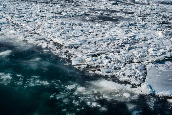 Tuna Nehri'ndeki buz kütlelerinin havadan görünümü — Stok fotoğraf