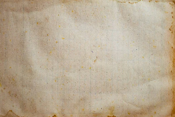 Старение, изношенная бумага с пятнами воды и шероховатыми краями — стоковое фото