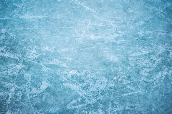 Gelo azul em arranhões de patins, vista de perto — Fotografia de Stock