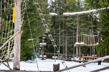 karla kaplı orman macera parkı