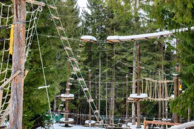 karla kaplı orman macera parkı