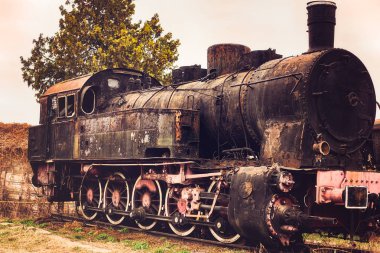 eski terk edilmiş buharlı lokomotif