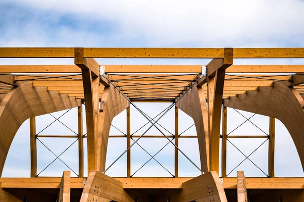 Detalhe de uma arquitetura de madeira moderna em madeira laminada colada — Fotografia de Stock