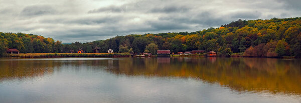 Early Autumn on the Lake