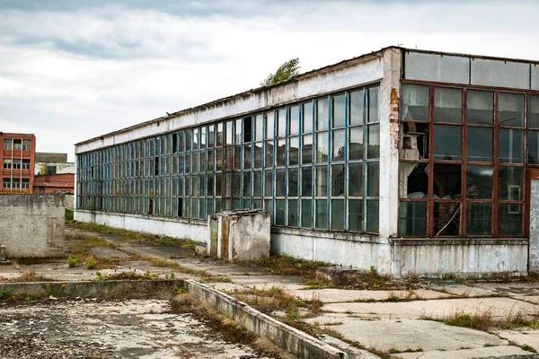 Old industrial building in decay — Stock Photo, Image