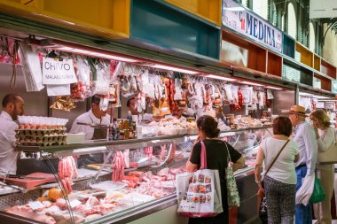 İspanyol spesiyaliteleri fom Ataranzanas Central Mar müşterileri