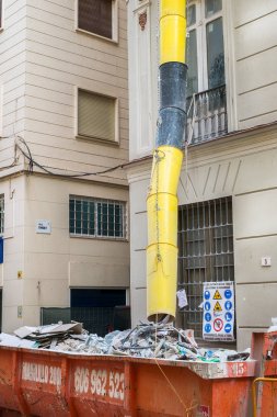 Yenileme bir binanın yakınında dolum
