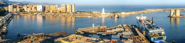 Panoramisch uitzicht over de haven van Malaga en de stad — Stockfoto