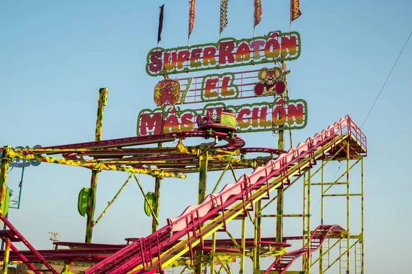 Foto van attracties in Feria de Malaga — Stockfoto