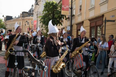 Crescendo Opende Bisiklet Band Hollandalı performans