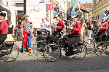 Crescendo Opende Bisiklet Band Hollandalı performans